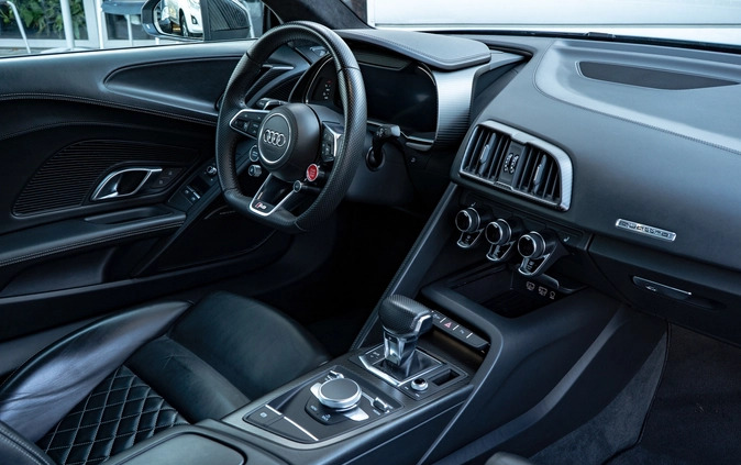 Audi R8 cena 528000 przebieg: 42000, rok produkcji 2017 z Janikowo małe 277